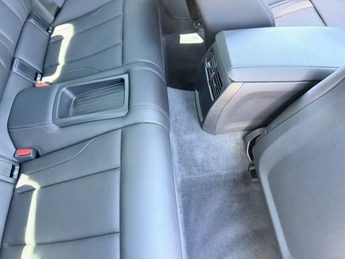 Used 2024 BMW 230i Coupe w/ Convenience Package RWD image 15