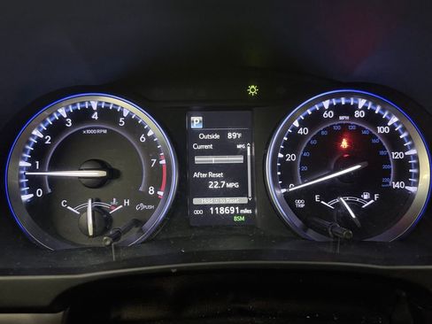 Used 2019 Toyota Highlander XLE FWD image 14