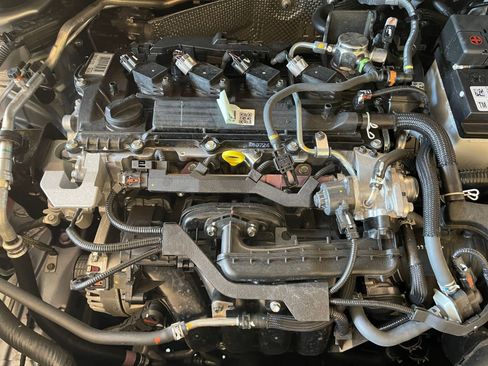 Used 2025 Toyota Corolla Cross LE image 30