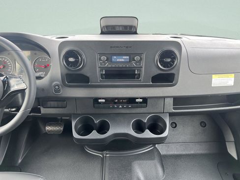 Used 2025 Mercedes-Benz Sprinter 2500 image 22