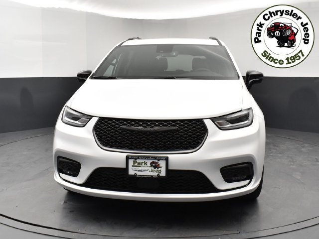 New 2026 Chrysler Pacifica Select w/ S Appearance Package AWD/4WD image 2