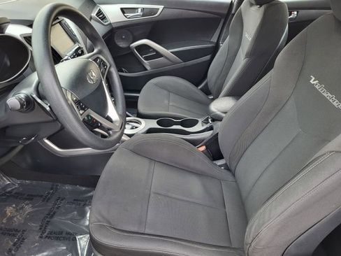 Used 2015 Hyundai Veloster image 16