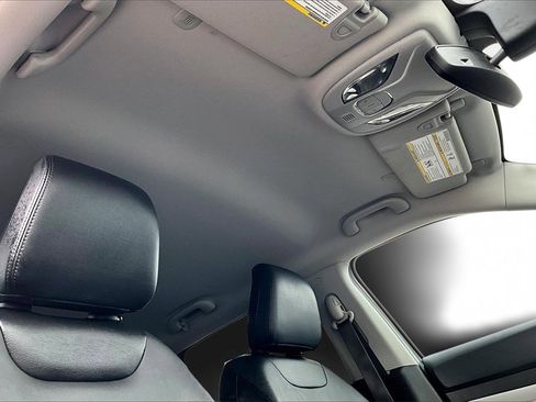 Used 2022 Jeep Compass Limited image 22