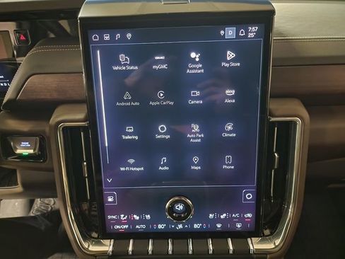 Certified 2025 GMC Yukon Denali Ultimate AWD/4WD image 31
