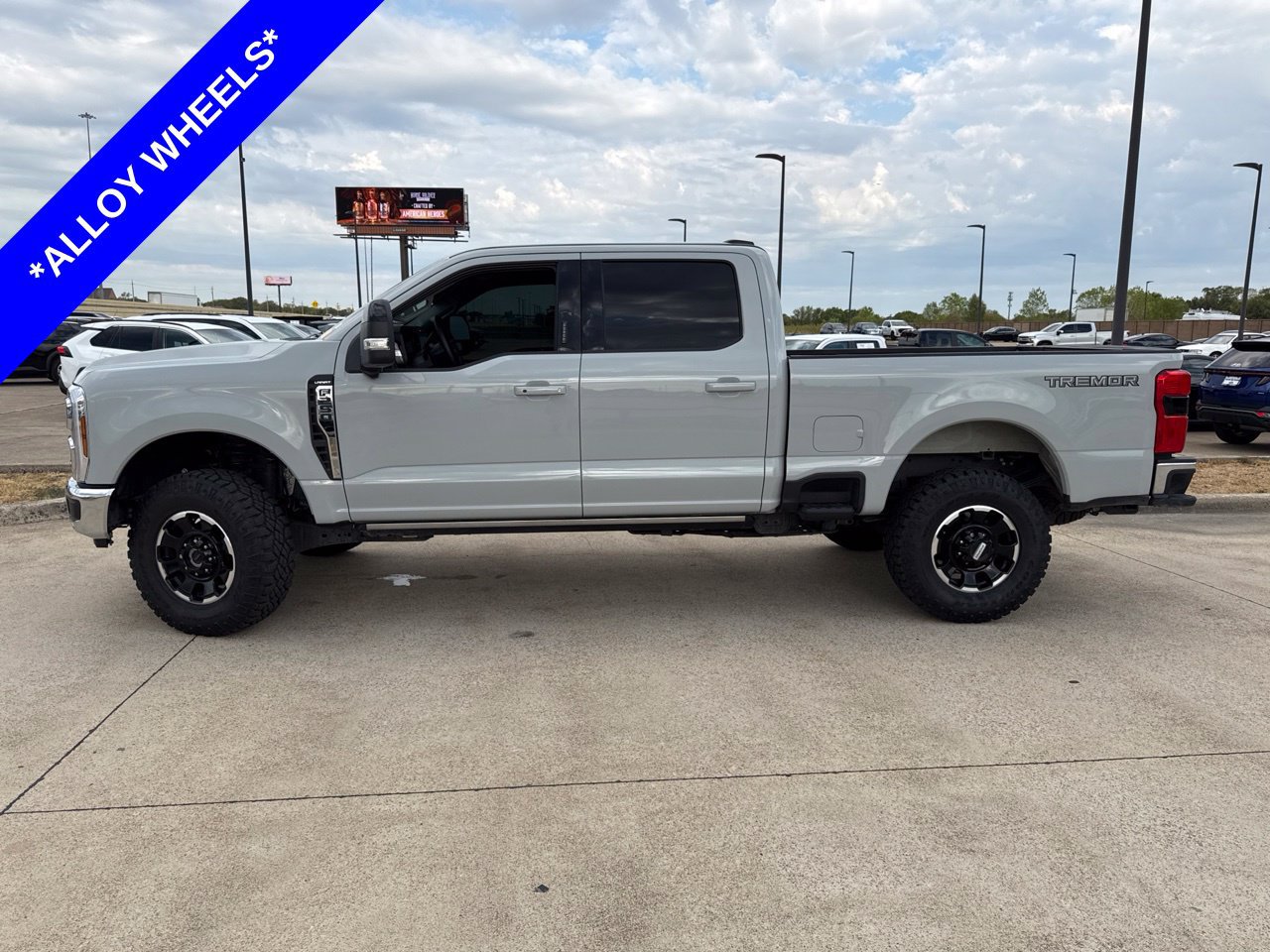 Used 2026 Ford F250 Lariat w/ Tremor Off-Road Package AWD/4WD image 3
