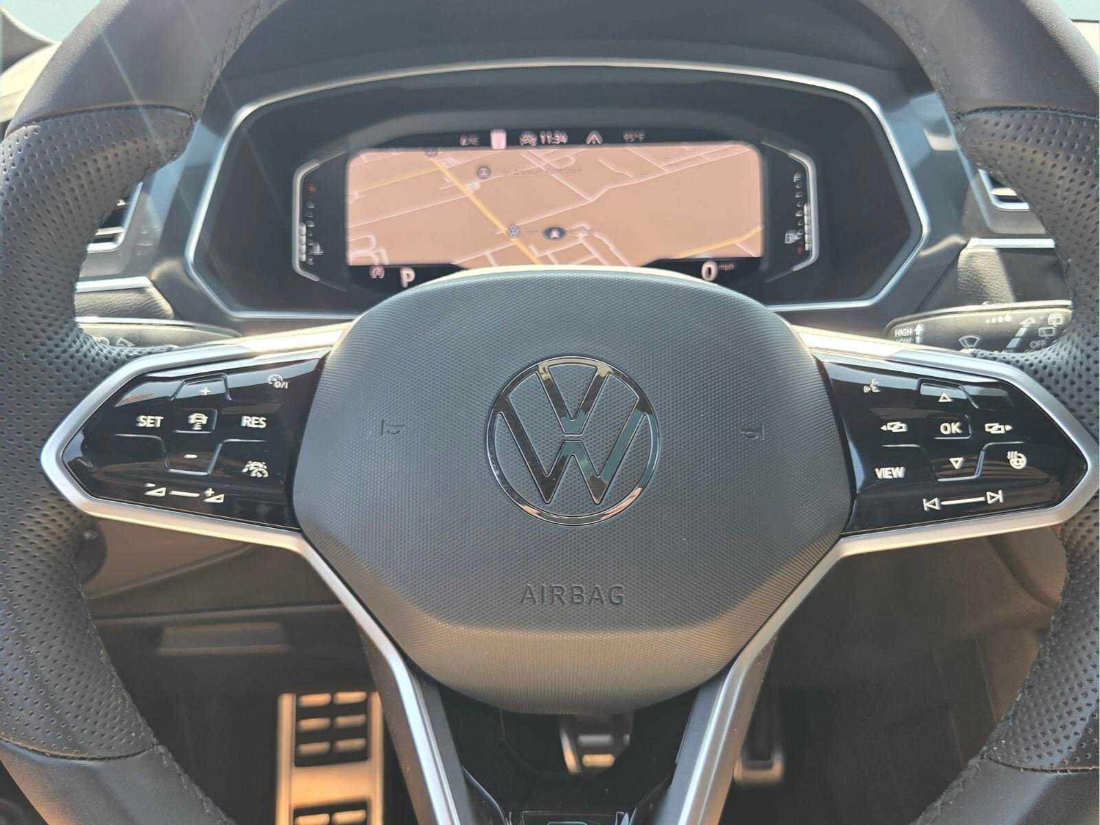 Used 2022 Volkswagen Tiguan SEL R-Line AWD/4WD image 34
