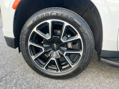 Used 2021 Chevrolet Suburban RST w/ Luxury Package image 39