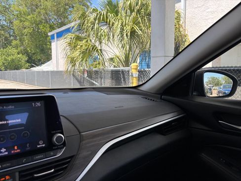 Used 2025 Nissan Altima 2.5 SV FWD image 35