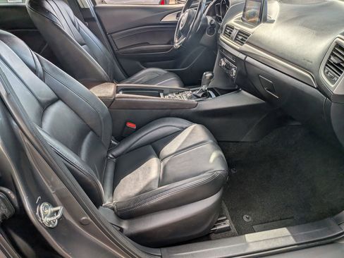 Used 2018 MAZDA MAZDA3 Touring image 32