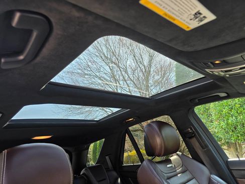 Used 2013 Mercedes-Benz ML 63 AMG 4MATIC image 32