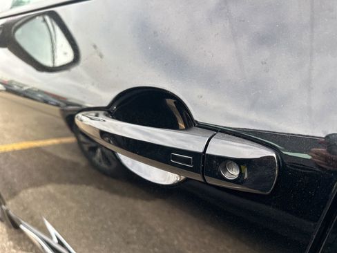 Used 2024 Nissan Rogue Platinum image 9