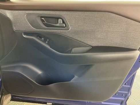 Used 2023 Nissan Rogue S image 5