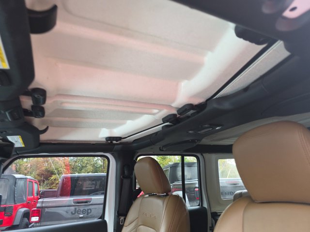 Used 2022 Jeep Wrangler Unlimited Sahara w/ Cold Weather Group AWD/4WD image 5