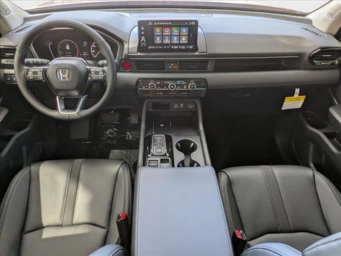 New 2025 Honda Pilot Touring image 14