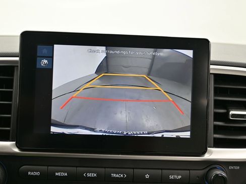 Used 2025 Hyundai Venue SEL FWD image 16