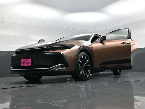 Used 2025 Toyota Crown Platinum image 27