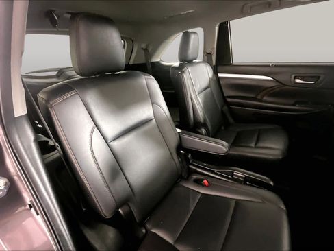 Used 2019 Toyota Highlander XLE AWD/4WD image 20