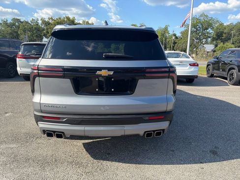 Used 2025 Chevrolet Traverse LT FWD image 6