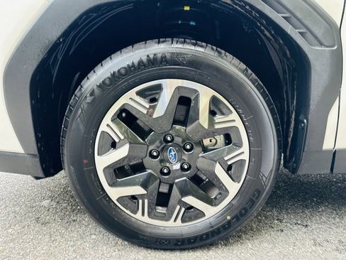 Used 2025 Subaru Forester Premium image 29