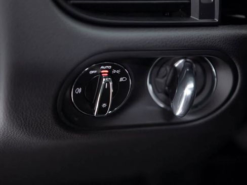 Certified 2025 Porsche Macan image 21