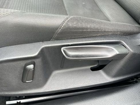 Used 2019 Volkswagen Golf S image 12