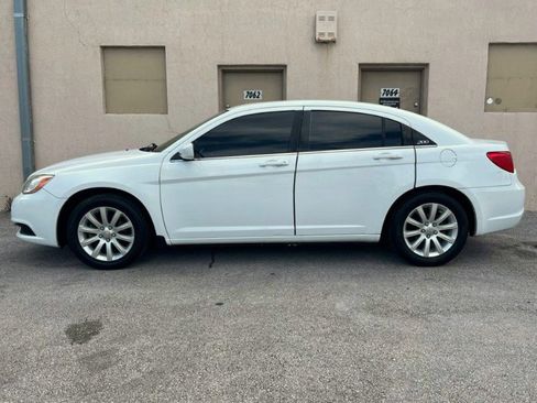 Used 2011 Chrysler 200 Touring image 12