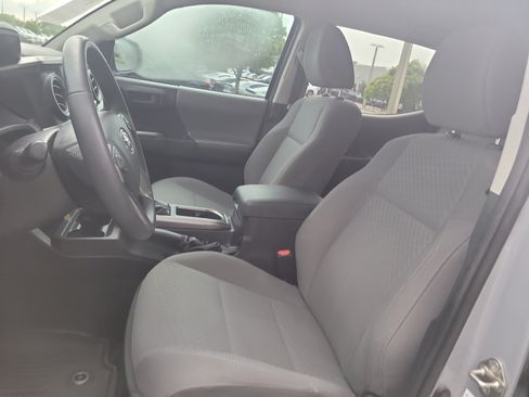 Used 2020 Toyota Tacoma SR5 RWD image 20