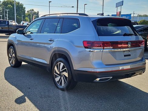 Used 2025 Volkswagen Atlas SE AWD/4WD image 3