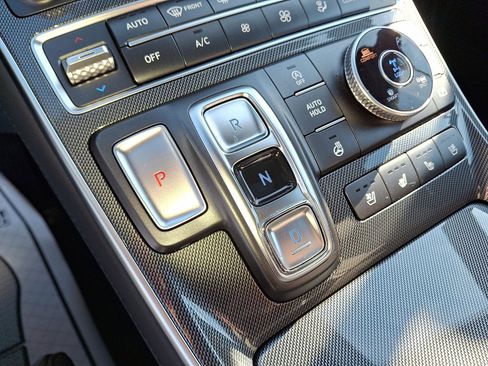 Certified 2022 Hyundai Santa Fe Limited image 18