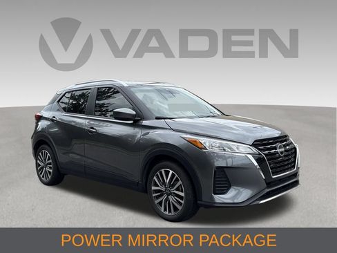 Used 2023 Nissan Kicks SV FWD image 3