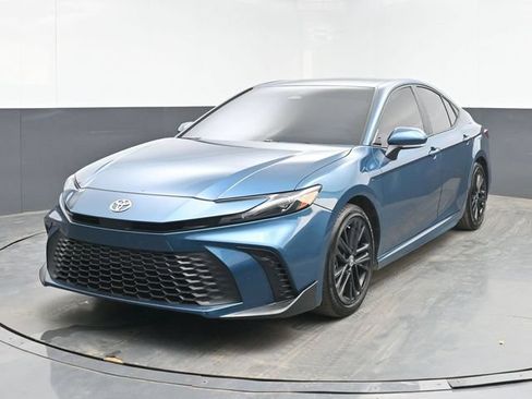Used 2025 Toyota Camry SE w/ Convenience Package FWD image 5