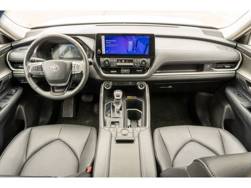 Used 2025 Toyota Grand Highlander FWD image 19