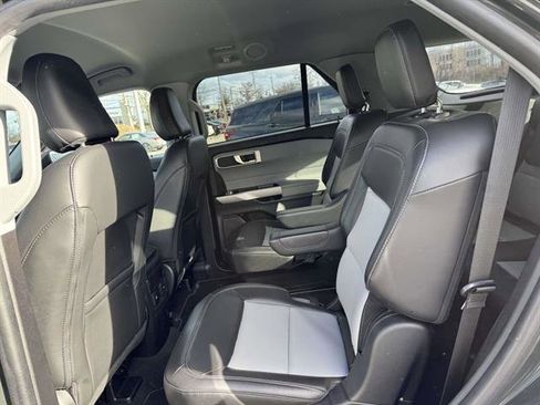 Used 2022 Ford Explorer XLT w/ Equipment Group 202A image 10
