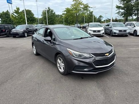 Used 2017 Chevrolet Cruze LT w/ Convenience Package FWD image 4