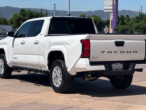 Used 2025 Toyota Tacoma SR5 AWD/4WD image 6