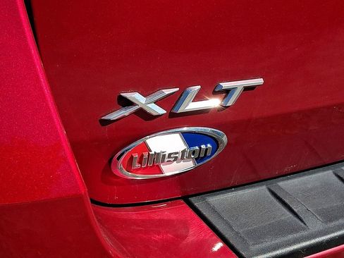 Used 2022 Ford Explorer XLT w/ Equipment Group 202A image 8