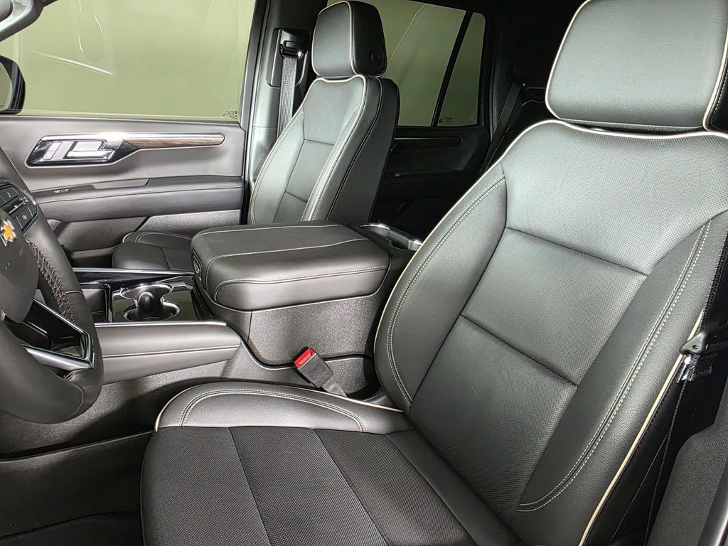 Used 2025 Chevrolet Tahoe Premier w/ Sun And Tow Package AWD/4WD image 15
