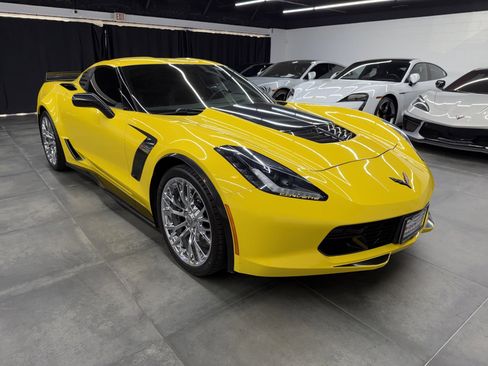 Used 2016 Chevrolet Corvette Z06 w/ 2LZ Preferred Equipment Group image 8