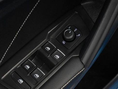 Used 2024 Volkswagen Tiguan SE AWD/4WD image 17