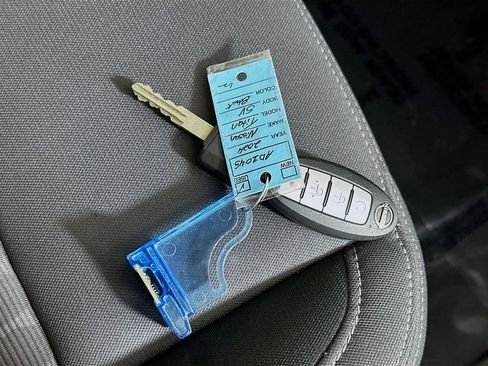 Used 2024 Nissan Titan SV w/ SV Convenience Package image 33