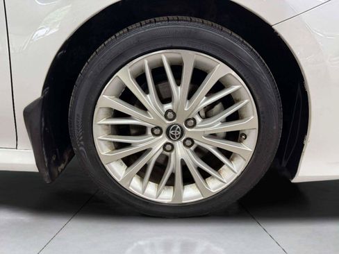 Used 2018 Toyota Camry XLE FWD image 32