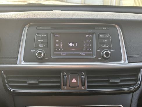 Used 2017 Kia Optima LX image 16