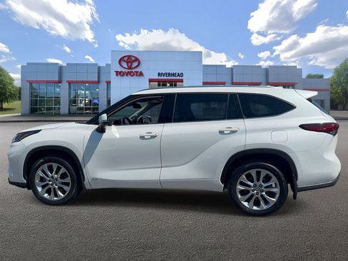Used 2023 Toyota Highlander Limited image 3