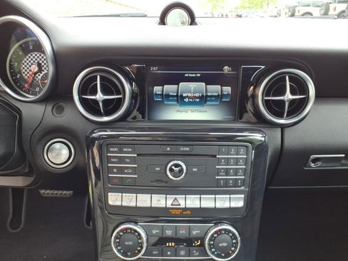 Used 2017 Mercedes-Benz SLC 300 image 27