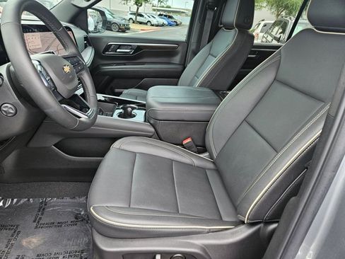 Used 2025 Chevrolet Tahoe Premier AWD/4WD image 17