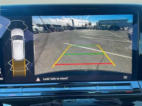 Used 2025 Volkswagen Atlas SE image 29