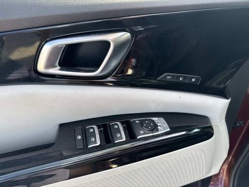 Used 2022 Kia Carnival SX image 16