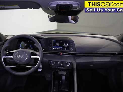 Used 2024 Hyundai Elantra SE FWD image 16