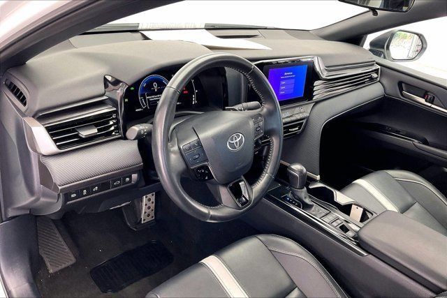 Used 2025 Toyota Camry SE FWD image 14