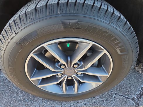 Used 2019 Jeep Grand Cherokee Limited image 12